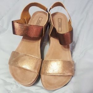 Nude wedges